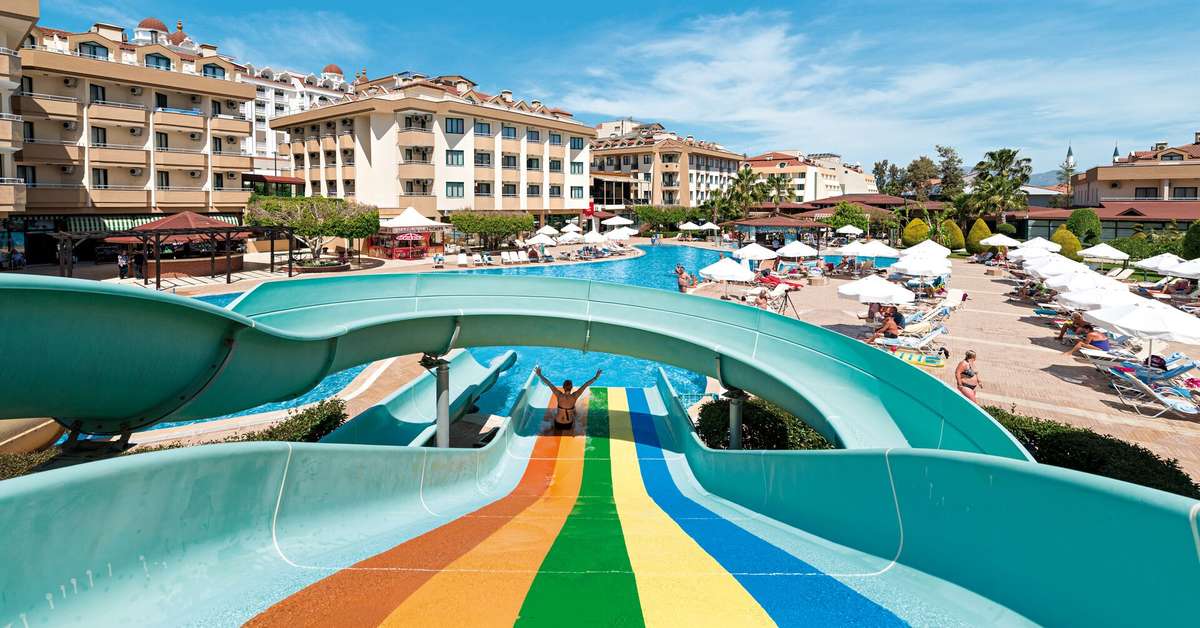 Ein Foto vom Pool im Grand Seker Hotel