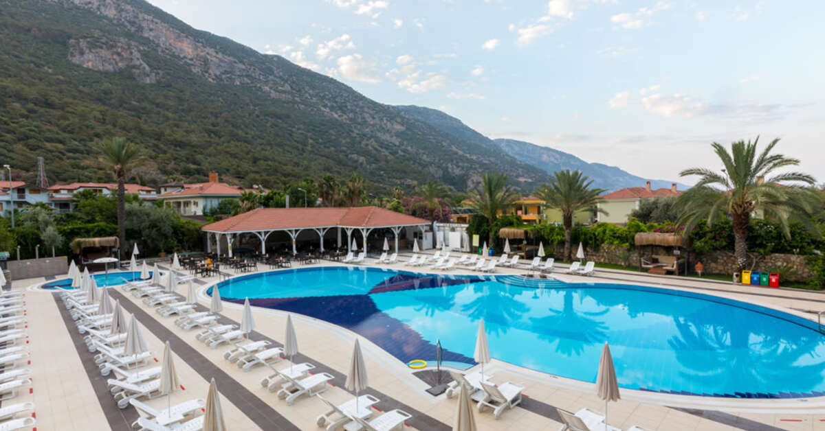 Een foto van het zwembad bij Montebello Resort