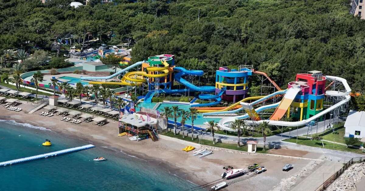 Een foto van het zwembad bij Rixos Sungate