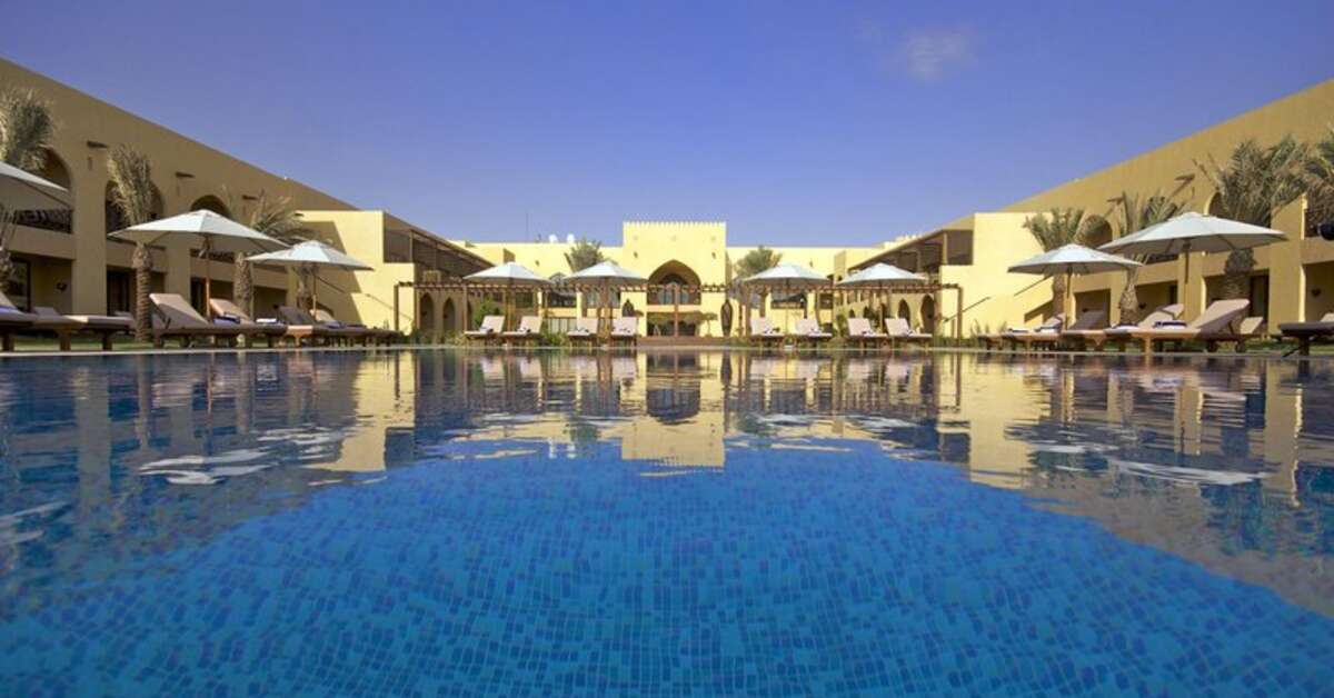 Een foto van het zwembad bij Aldhafra Resort