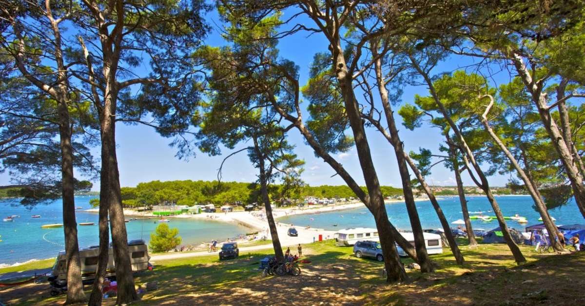 Een foto van het strand bij Camping Arena Medulin