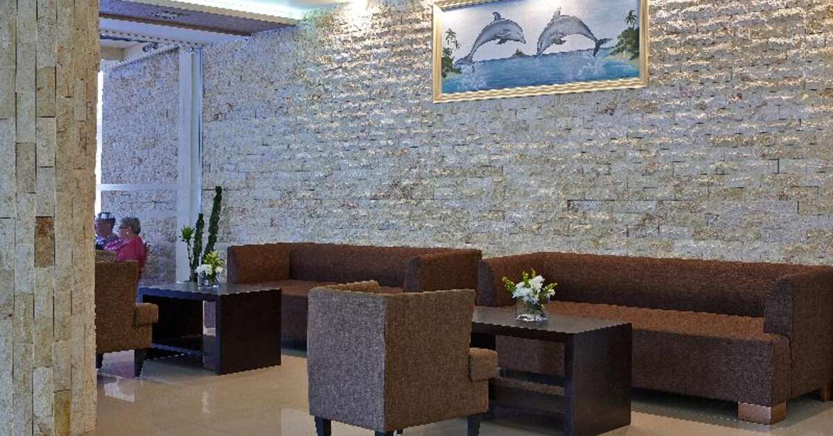 Een foto van het interieur van St Constantin