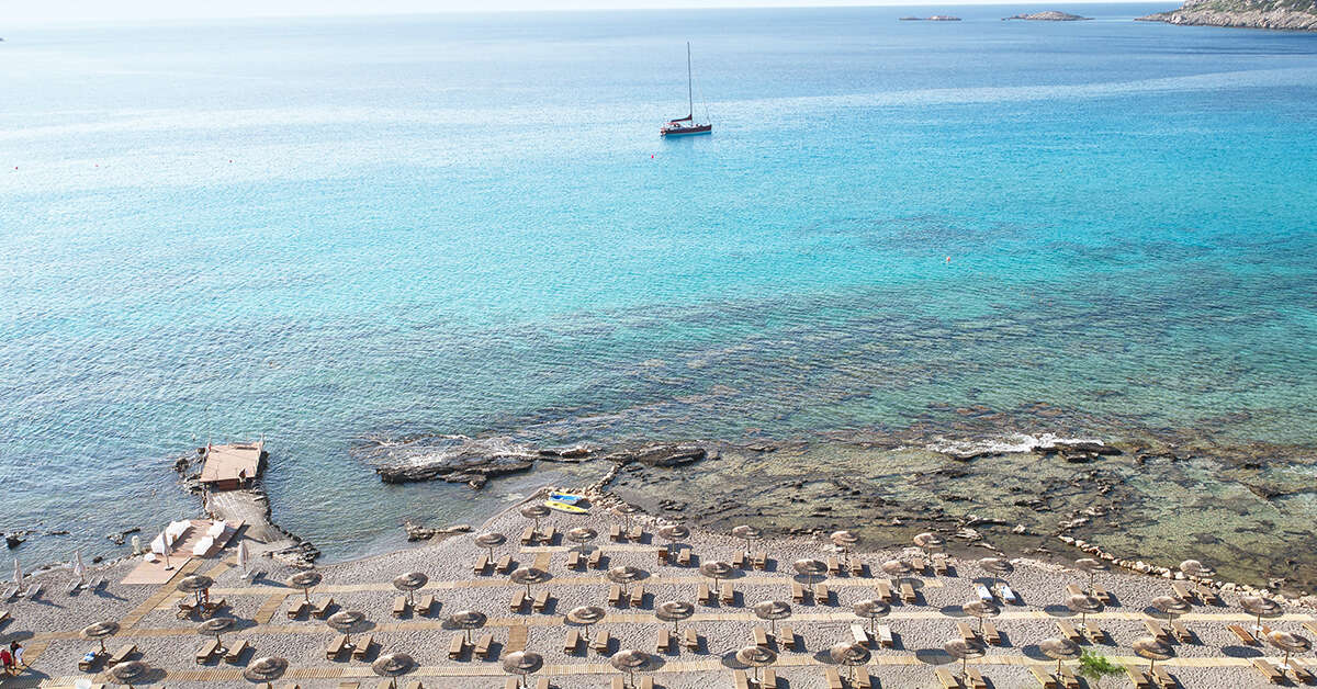 Een foto van het strand bij AquaGrand Exclusive Deluxe Resort