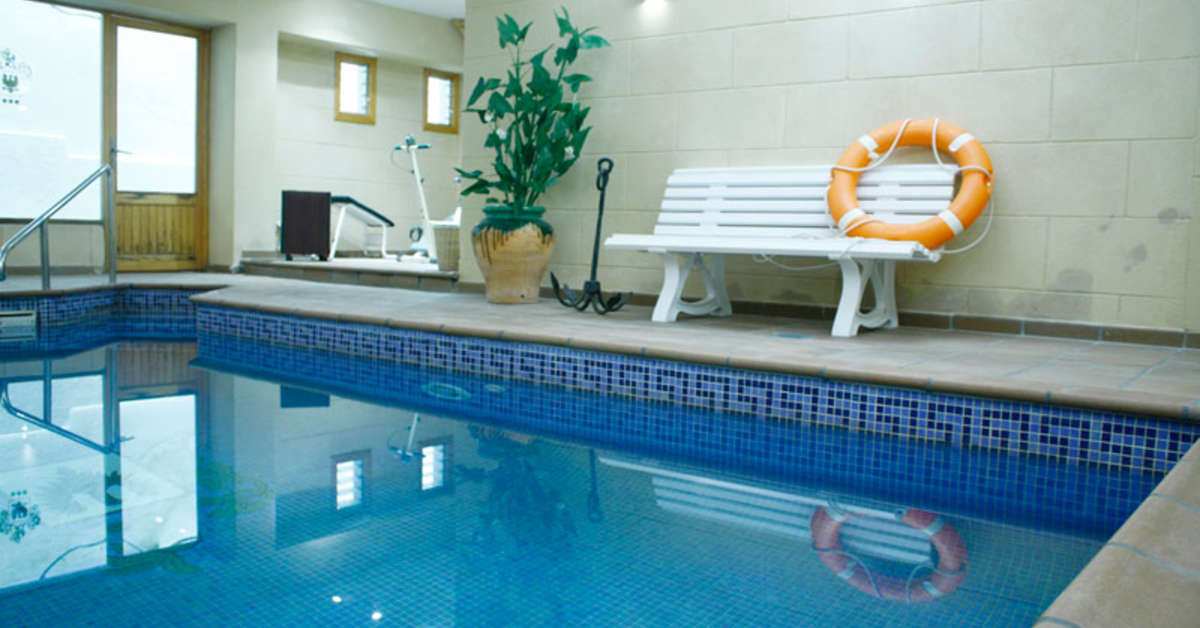Ein Foto vom Pool im Hotel Gaya