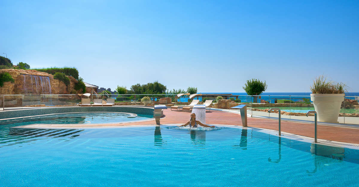 Ein Foto vom Pool im Elysium Resort & Spa