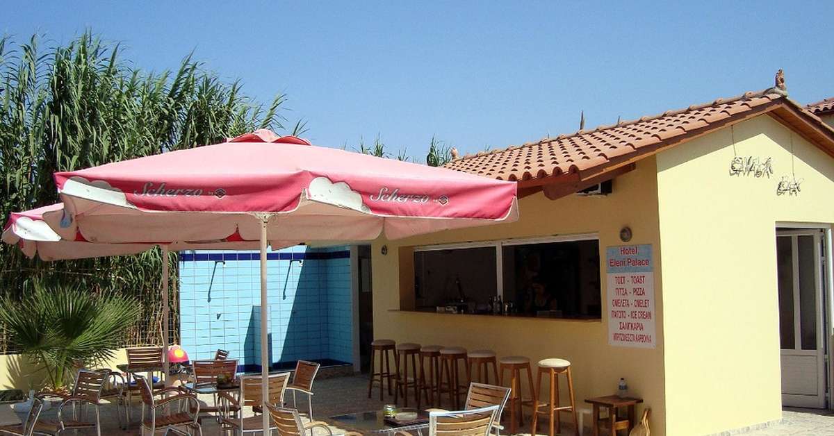 Ein Foto von der Terrasse im Hotel Eleni Palace
