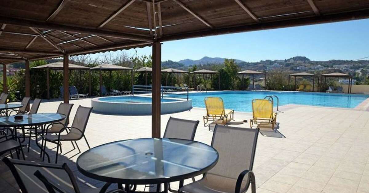 Ein Foto von der Terrasse im Telhinis Hotel