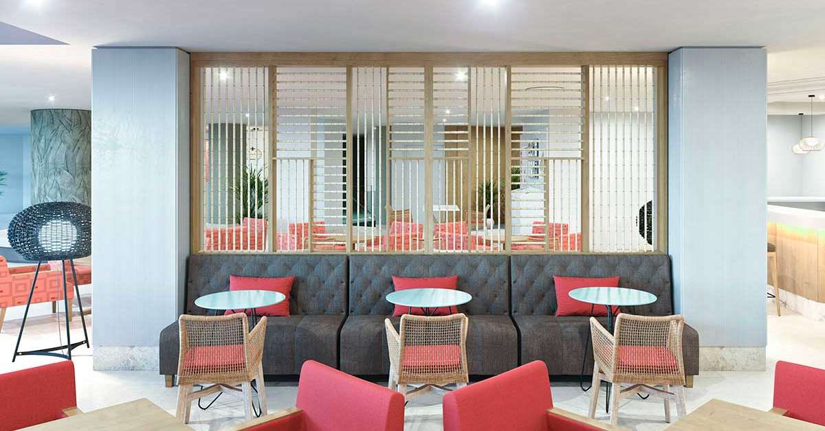 Een foto van het interieur van Universal Hotel Perla
