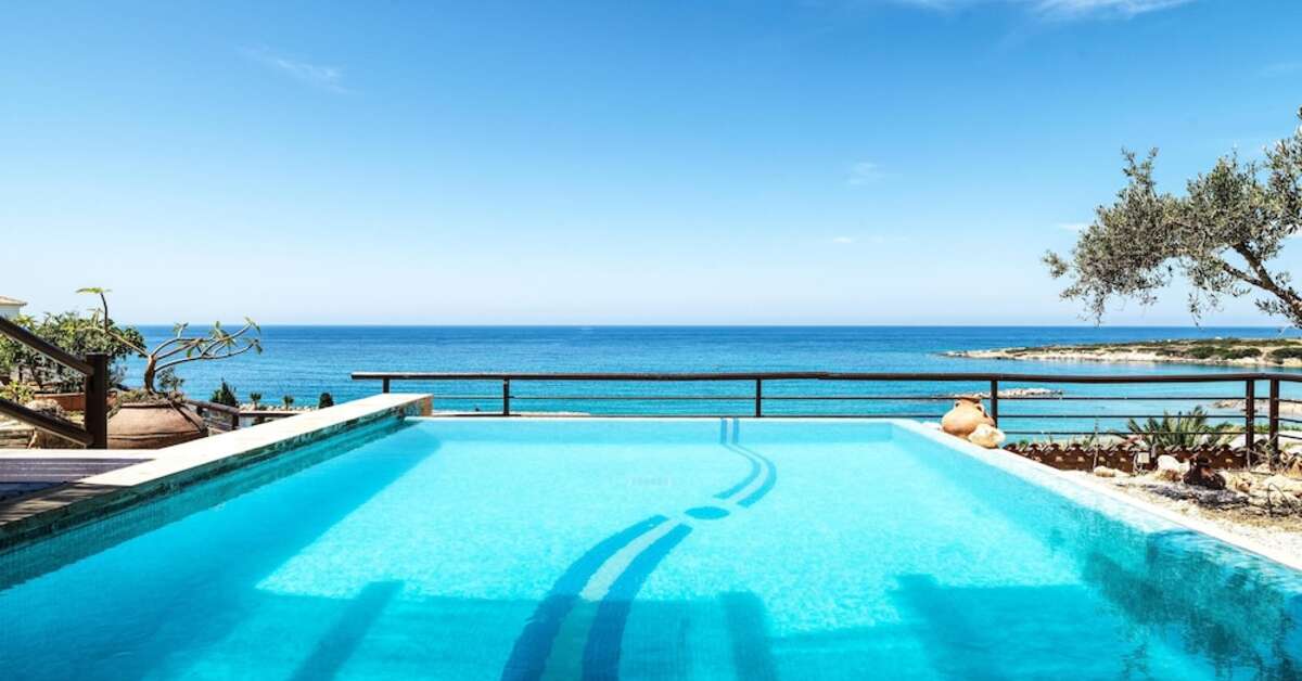 Een foto van het zwembad bij Coral Beach Hotel & Resort