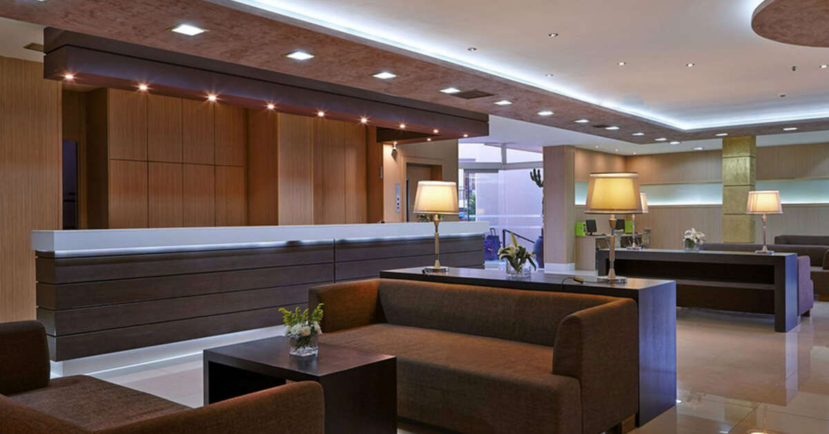 Een foto van het interieur van St Constantin
