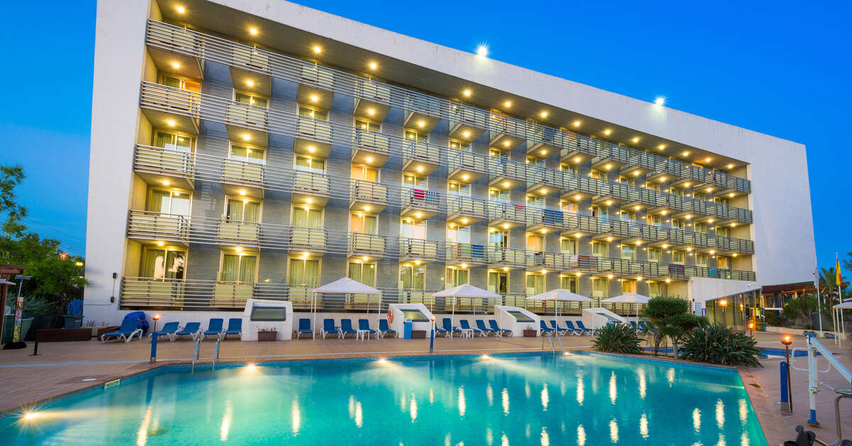 Een foto van het zwembad bij Sol Port Cambrils Hotel