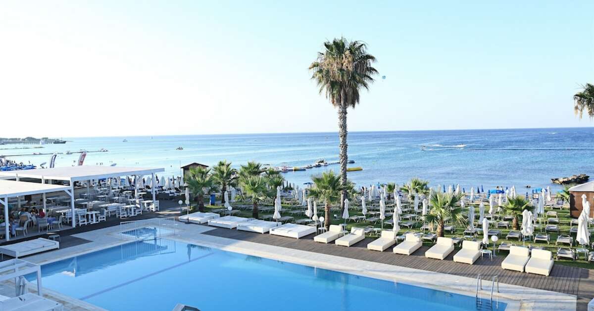 Ein Foto vom Pool im Iliada Beach Hotel
