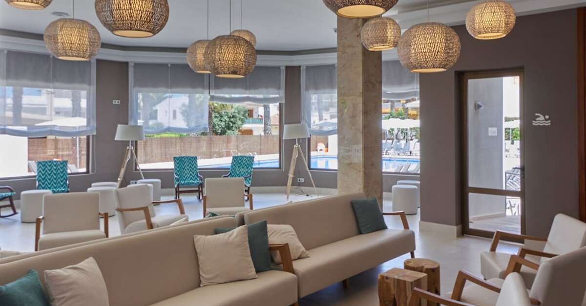 Een foto van het interieur van BQ Can Picafort Hotel