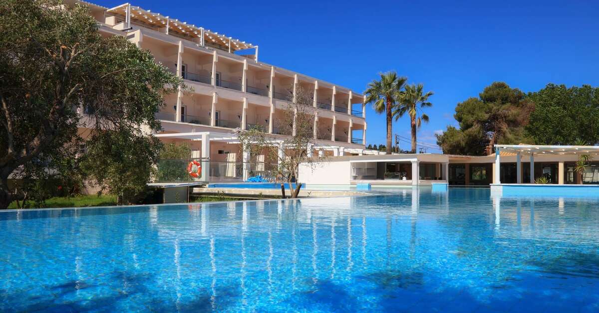 Een foto van het zwembad bij Cavomarina Beach Hotel