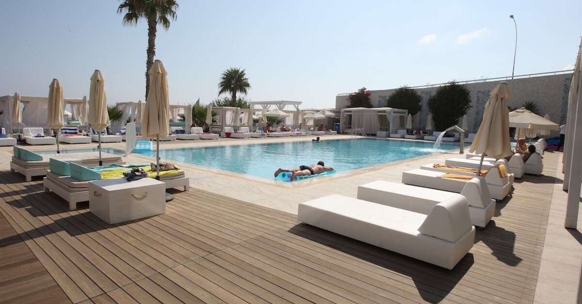 Een foto van het zwembad bij Silver Sands Beach Hotel