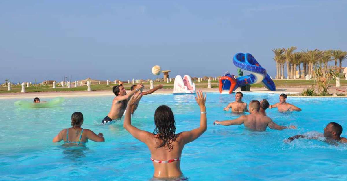 Een foto van het zwembad bij Onatti Beach Resort