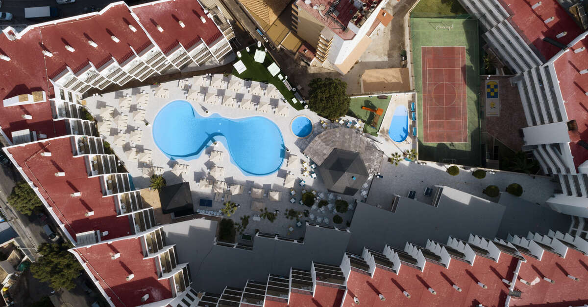 Een foto van het zwembad bij Palmanova Suites by TRH