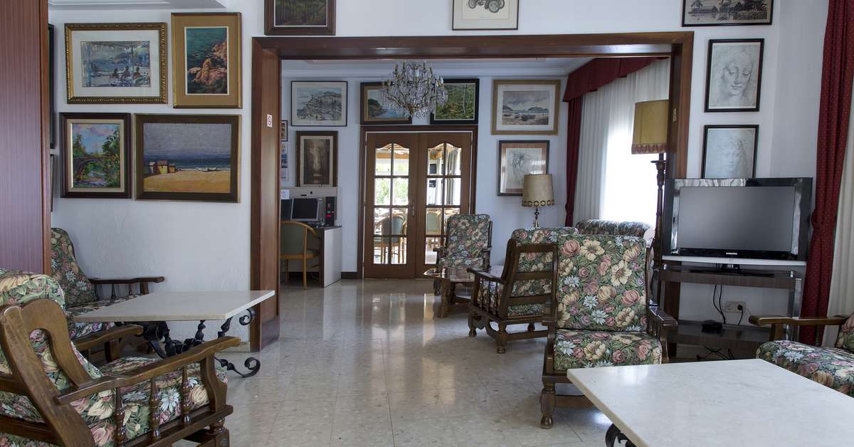 Een foto van het interieur van Hotel GHT Neptuno