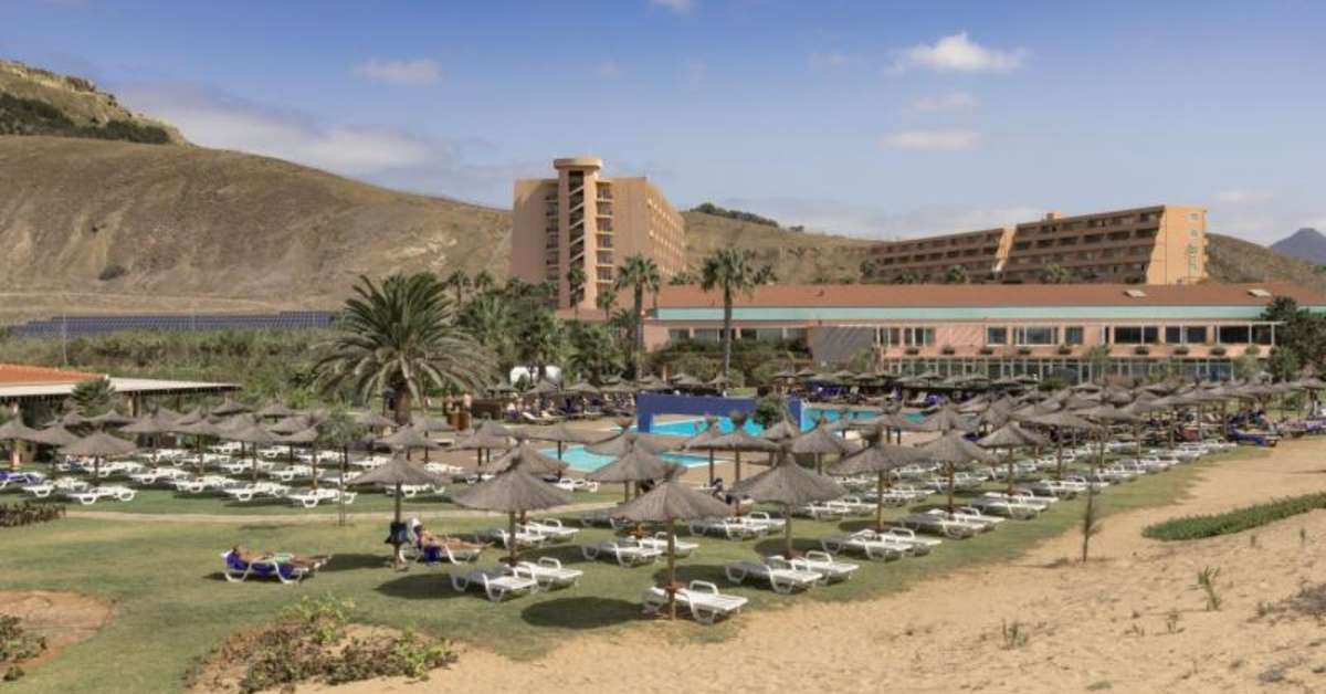 Een foto van de buitenkant van Vila Baleira Porto Santo Resort