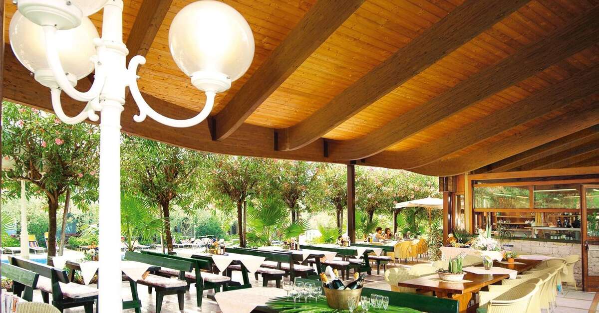 Een foto van het terras bij Sporthotel Olimpo