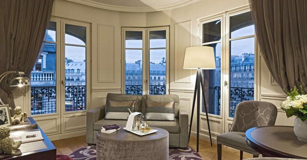 Een foto van La Clef Louvre Paris by The Crest Collection