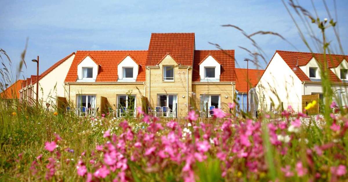 Een foto van de buitenkant van Residence Odalys Les Villas de la Baie