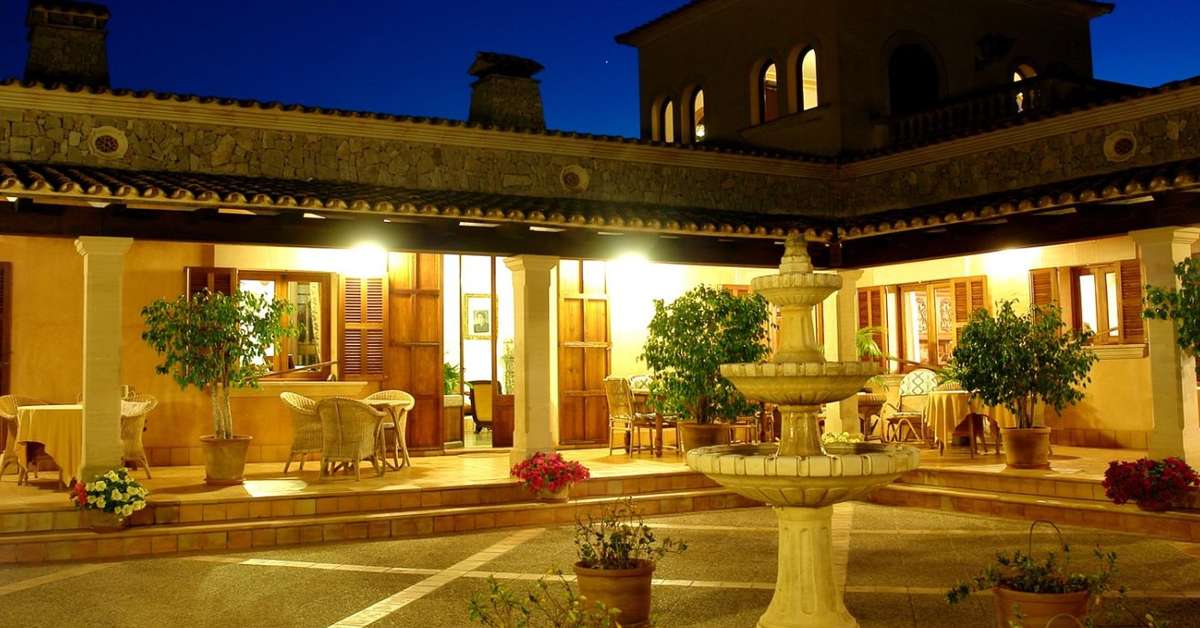Een foto van de buitenkant van Aumallia Hotel & Spa