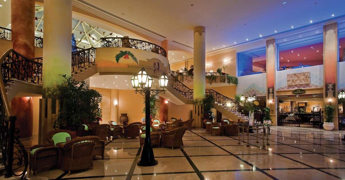 Een foto van het interieur van Amwaj Oyoun Resort & Casino