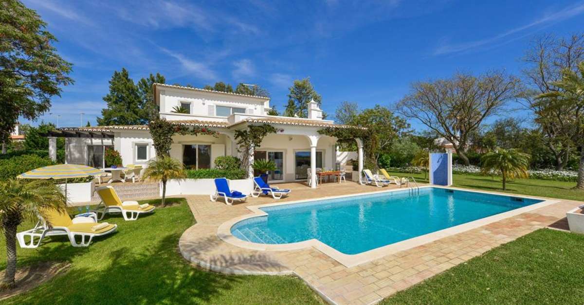 Een foto van het zwembad bij Villas Carvoeiro Club