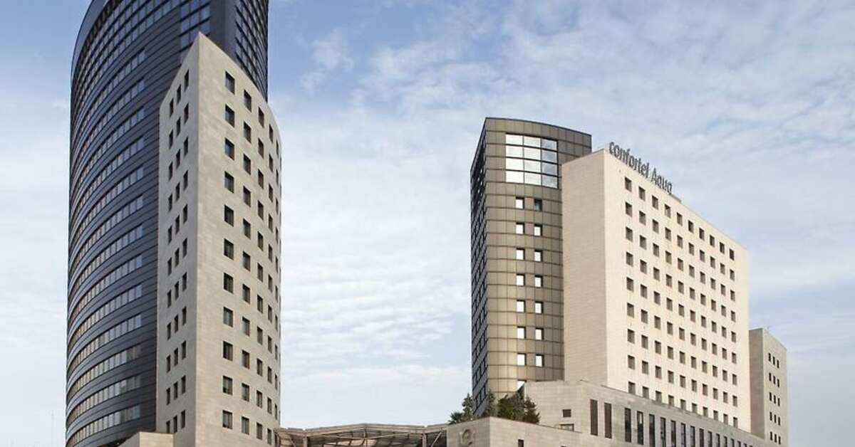 Een foto van de buitenkant van Hotel Ilunion Aqua 4