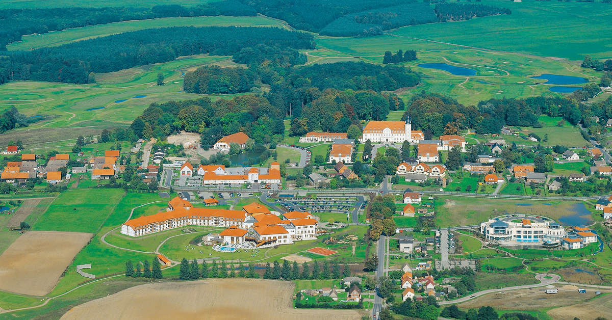 Een foto van de buitenkant van Schlosshotel Fleesensee