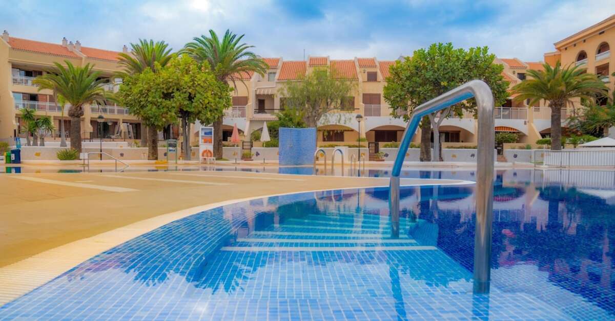 Een foto van het zwembad bij Hotel Coral Compostela Beach