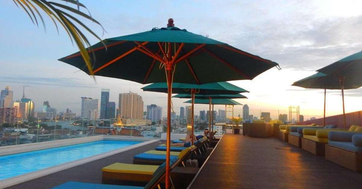 Een foto van het zwembad bij Royal Bangkok @ Chinatown