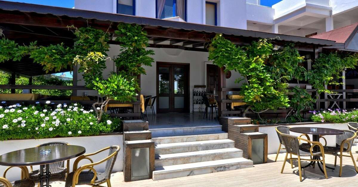 Een foto van het terras bij Hotel Atrium