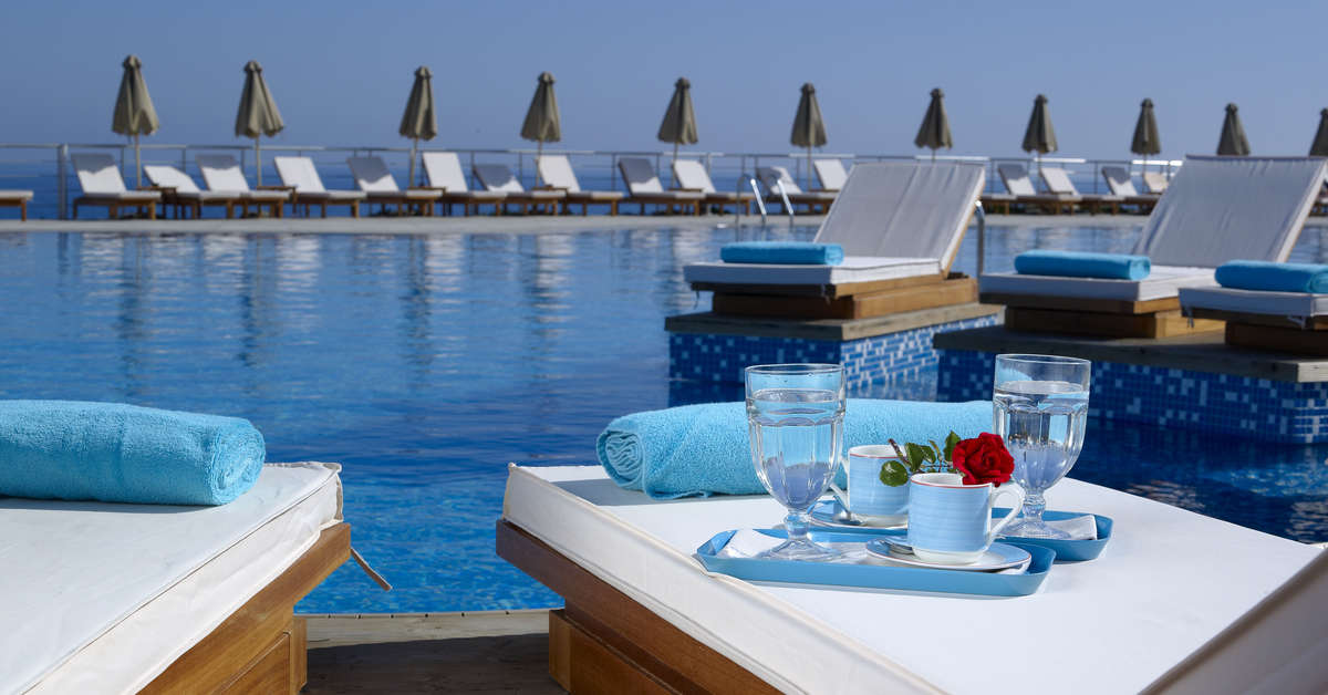 Een foto van het zwembad bij The Royal Blue Resort & Spa