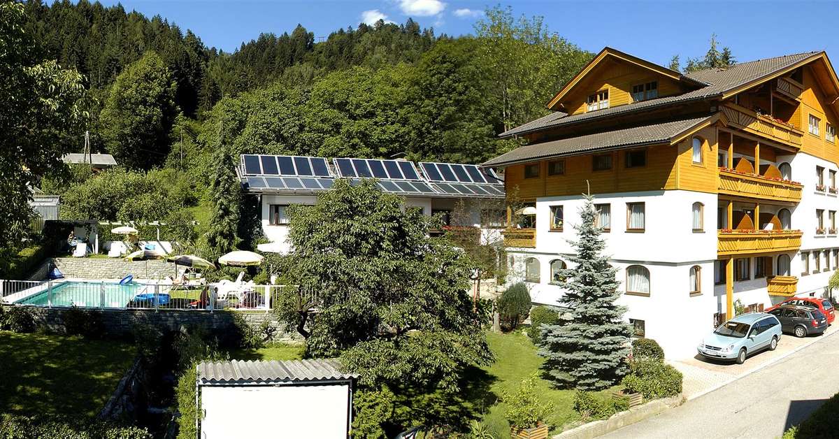 Een foto van de buitenkant van Familiehotel Steindl