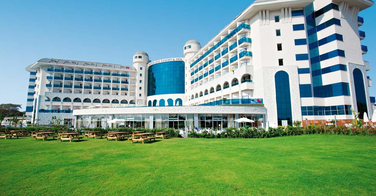 Een foto van de buitenkant van Water Side Resort & Spa