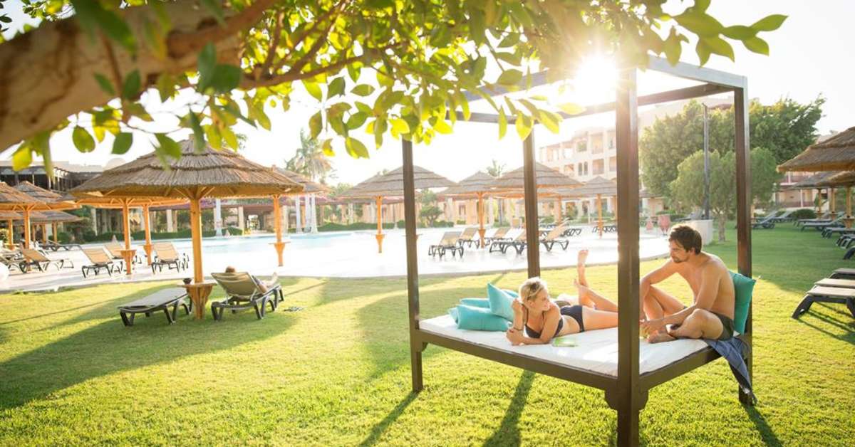 Een foto van het terras bij Robinson Club Soma Bay
