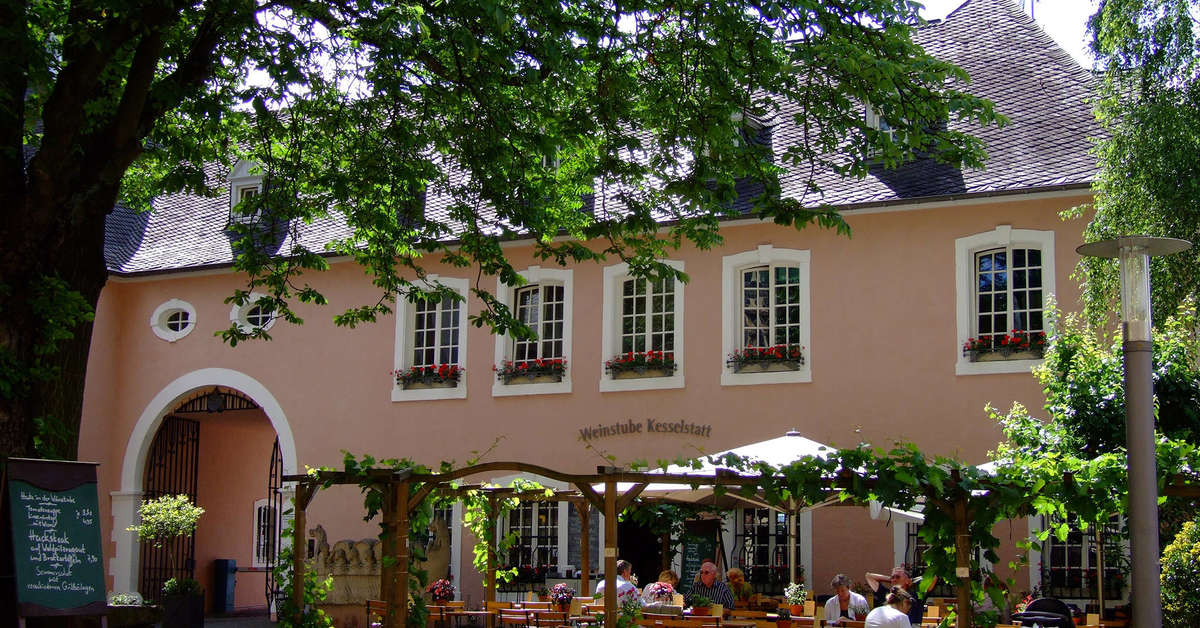 Een foto van de buitenkant van Hotel Zur Traube