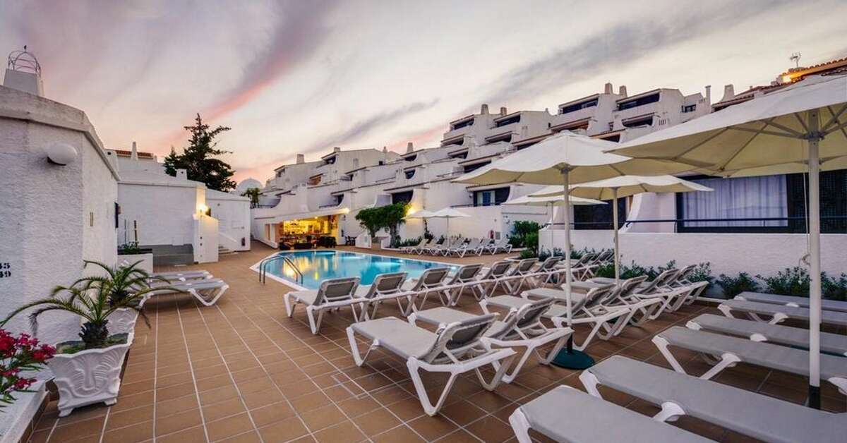 Een foto van het terras bij 3HB Golden Beach Appartementen