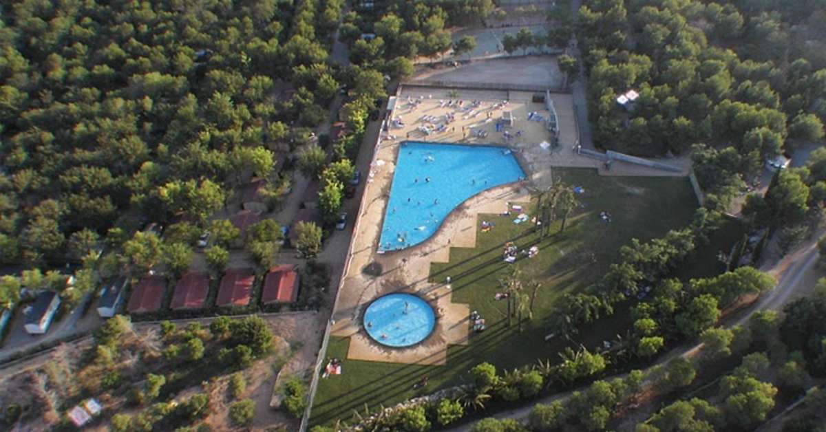 Een foto van het zwembad bij Camping Vilanova Park