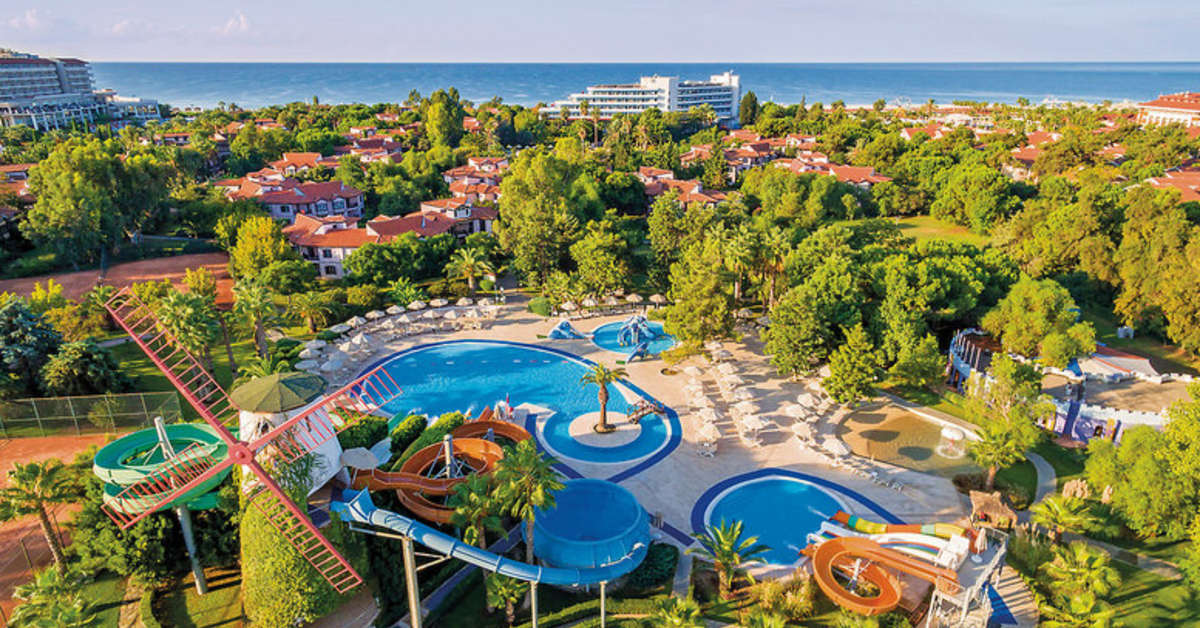 Een foto van het zwembad bij Sunrise Resort Hotel