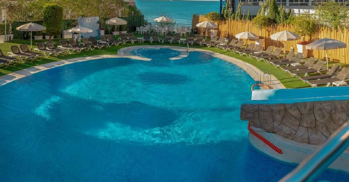 Een foto van RH Corona del Mar