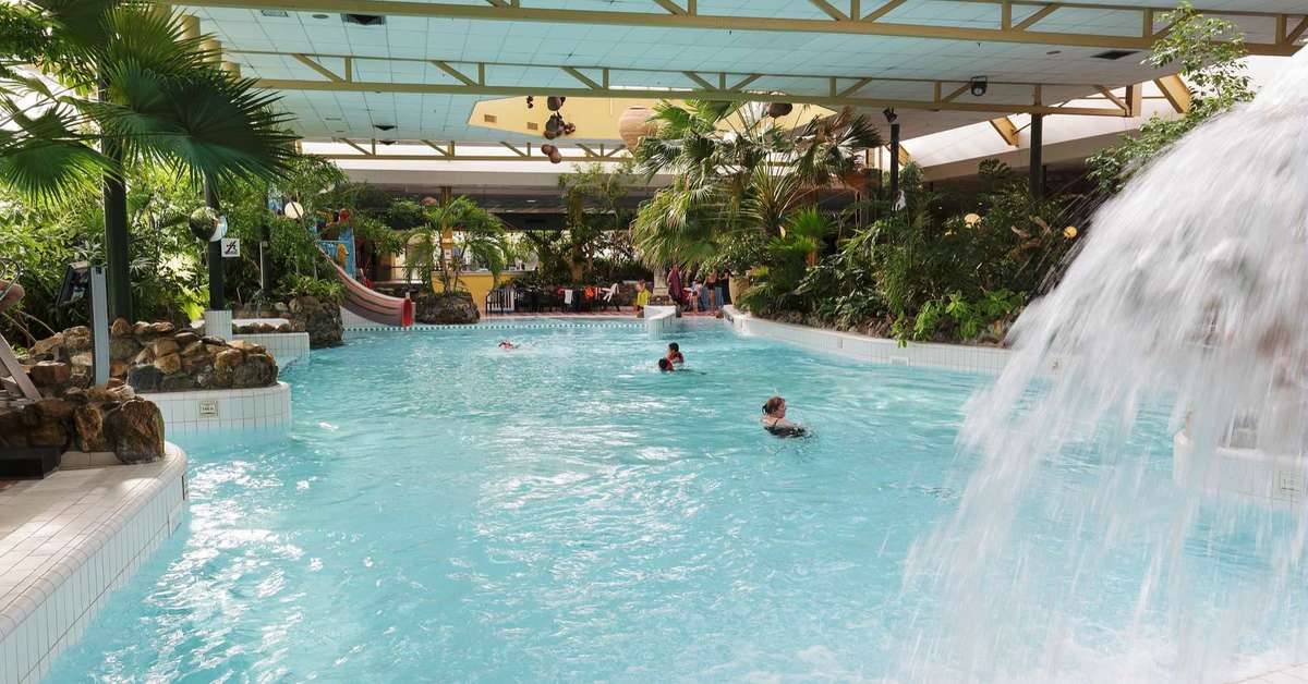Een foto van het zwembad bij Center Parcs Limburgse Peel