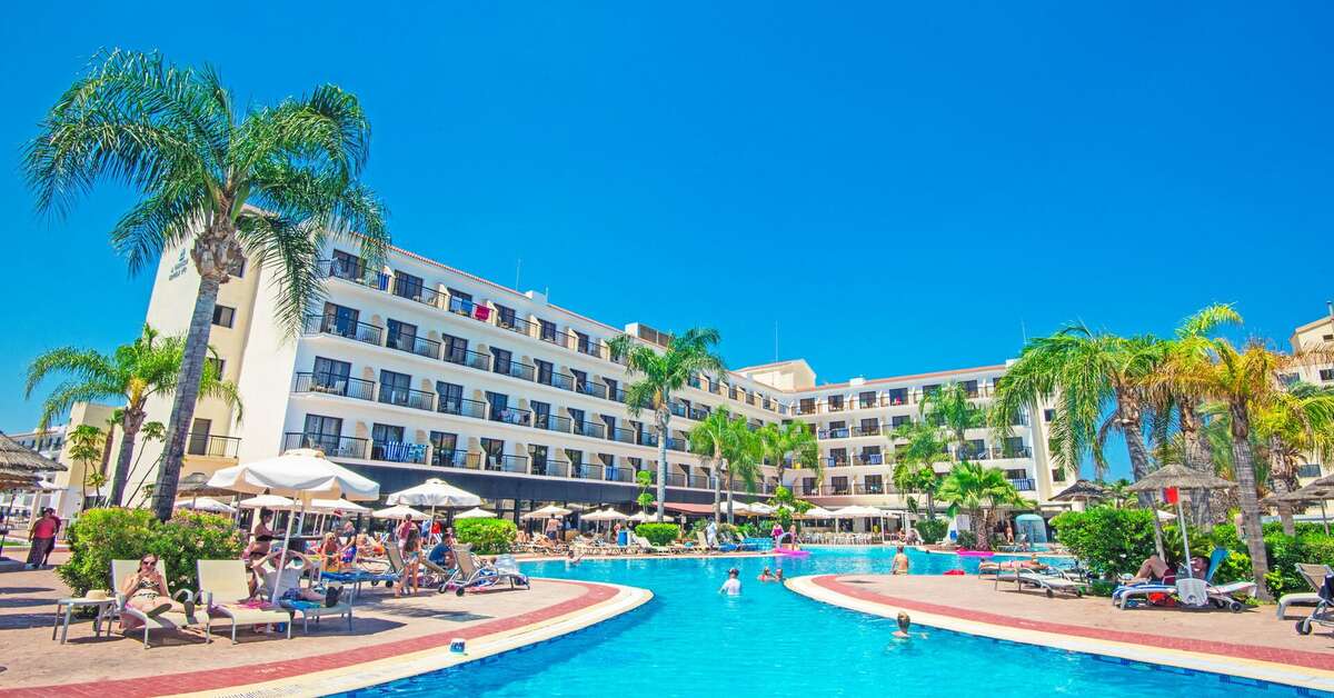 Ein Foto vom Pool im Tsokkos Gardens Hotel