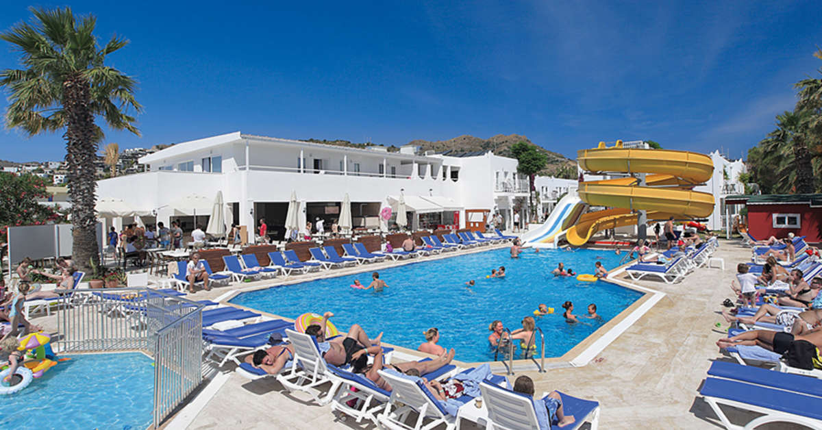 Een foto van het zwembad bij Petunya Beach Resort