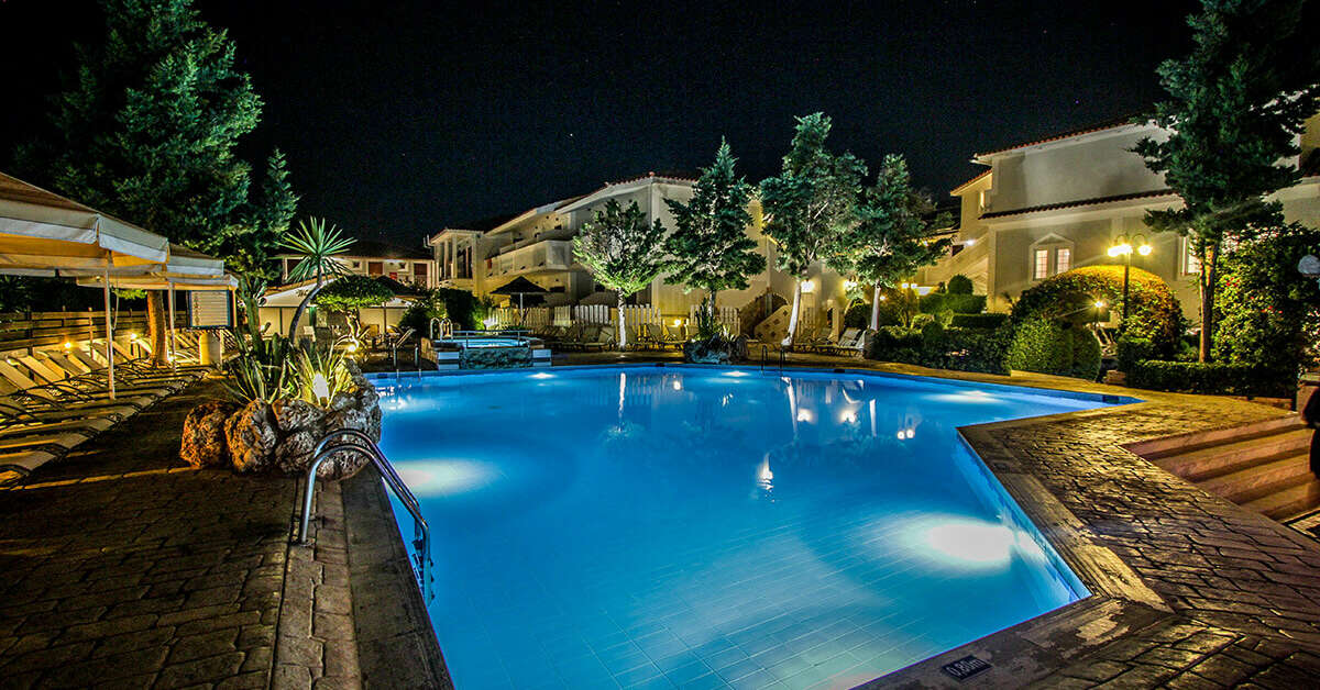 Een foto van het zwembad bij Louros Beach Hotel & Spa