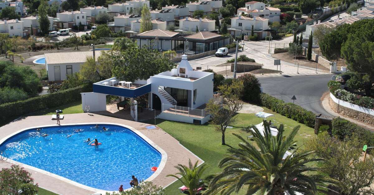 Een foto van een overzicht van Carvoeiro Garden Hotel