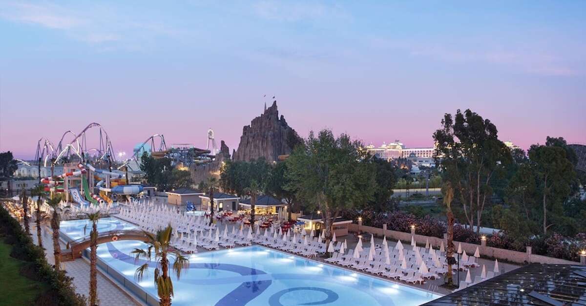 Een foto van het zwembad bij Aydinbey Queen's Palace & Spa