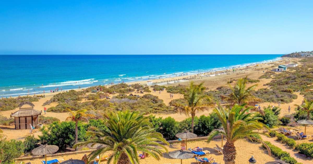 Een foto van het strand bij SBH Crystal Beach Hotel & Suites